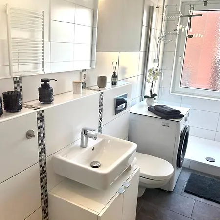 Apartment Goeh-moderne In Zentraler Lage, Balkon, Self-check-in, Wlan, Netflix, Disneyplus