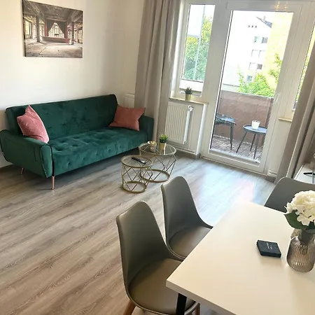 Goeh-moderne In Zentraler Lage, Balkon, Self-check-in, Wlan, Netflix, Disneyplus Apartment